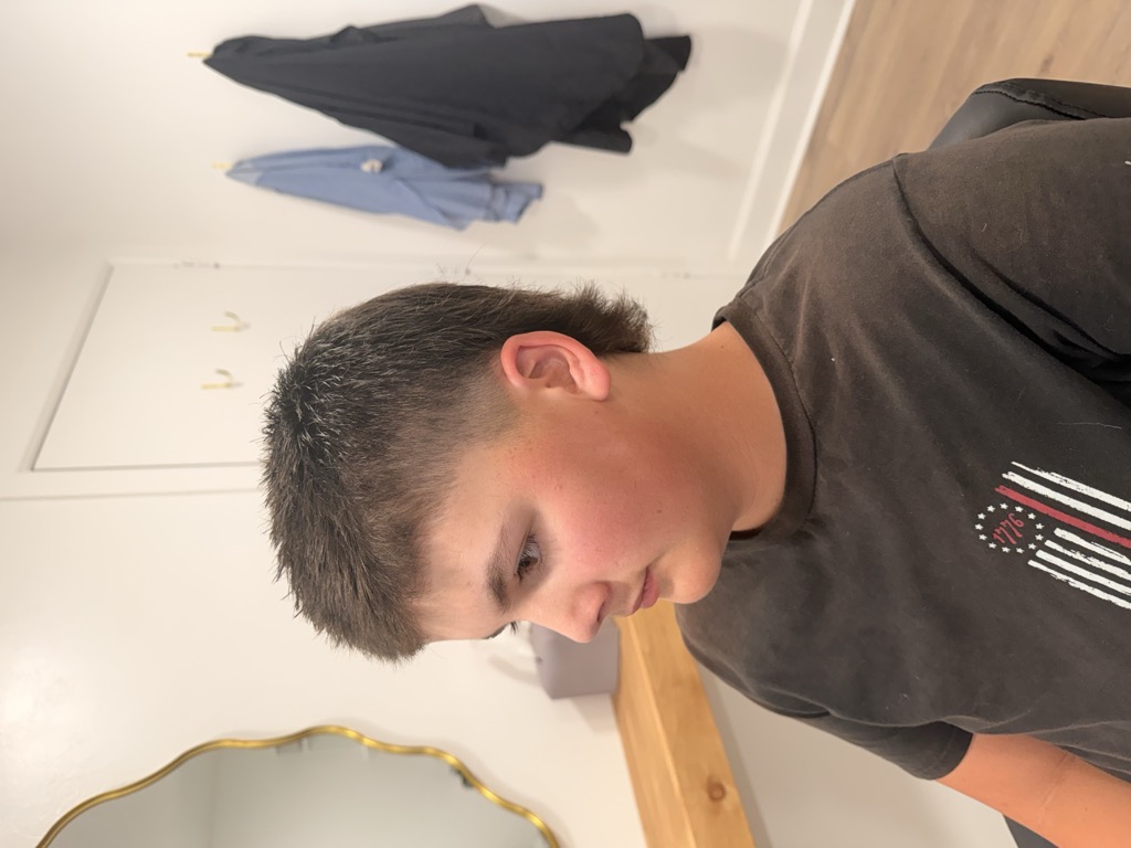 Men's clipper cut — side profile